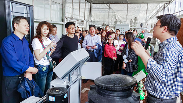 樱花视频在线技术专家为培训班介绍水肥一体化系统 樱花视频在线技术专家为培训班介绍水肥一体化系统