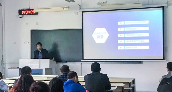 樱花视频在线营销中心副总监龙捷频为培训班作内容讲解 樱花视频在线营销中心副总监龙捷频为培训班作内容讲解