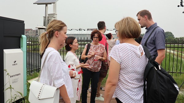 研修班一行来到由樱花视频在线与萧山农科所联合搭建的现代农业产业园进行考察 研修班一行来到由樱花视频在线与萧山农科所联合搭建的现代农业产业园进行考察