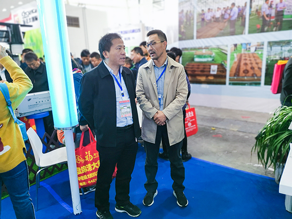 湖南省土肥站姚正昌站长与樱花视频在线陈渝阳董事长密切交流 湖南省土肥站姚正昌站长与樱花视频在线陈渝阳董事长密切交流