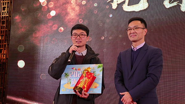 樱花视频在线先进团队与个人的颁奖瞬间(部分) 樱花视频在线先进团队与个人的颁奖瞬间(部分)