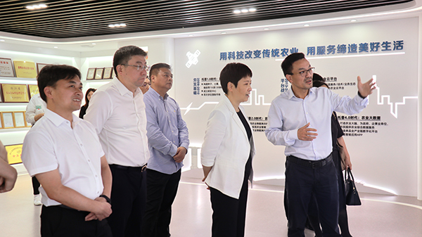 省科技厅党组书记何杏仁一行赴樱花视频在线调研农业科技工作 省科技厅党组书记何杏仁一行赴樱花视频在线调研农业科技工作