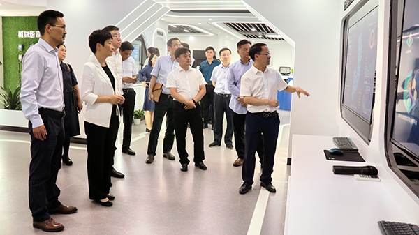 省科技厅党组书记何杏仁一行赴樱花视频在线调研农业科技工作 省科技厅党组书记何杏仁一行赴樱花视频在线调研农业科技工作